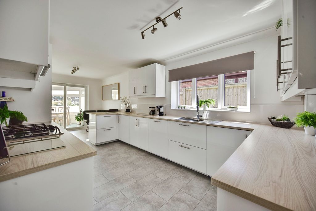 Property photo 3 of 20 Modern Kitchen
