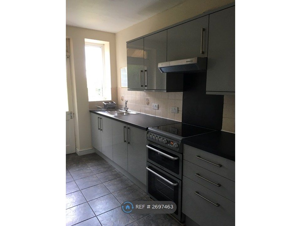 Property photo 3 of 30 Kitchen