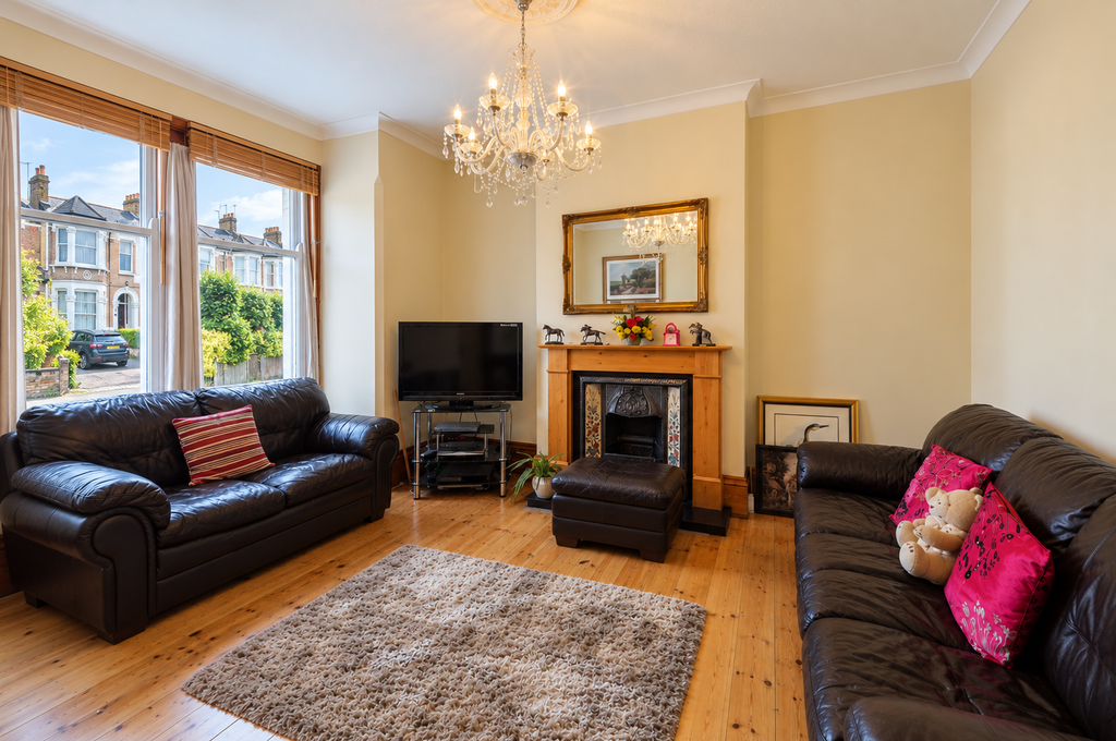 Property photo 2 of 13 Cosy Living Room