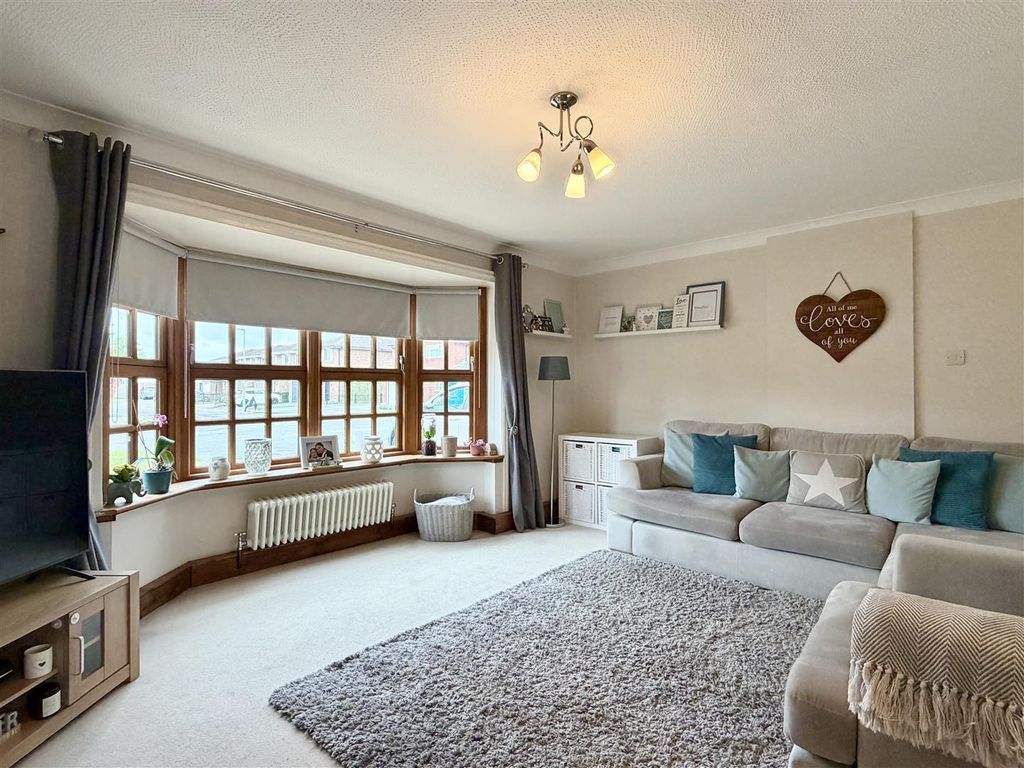 Property photo 2 of 28
