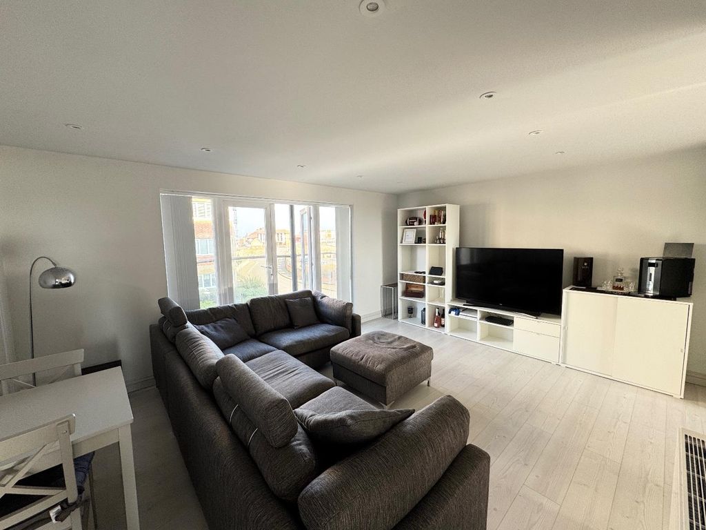 Property photo 2 of 7 Lounge / Sitting Area