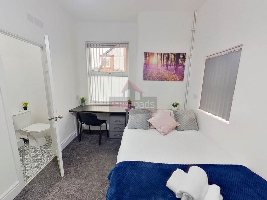 Property photo 2 of 10 R2B