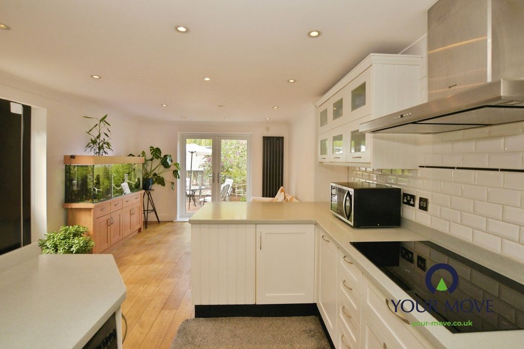 Property photo 3 of 22 Kitchen
