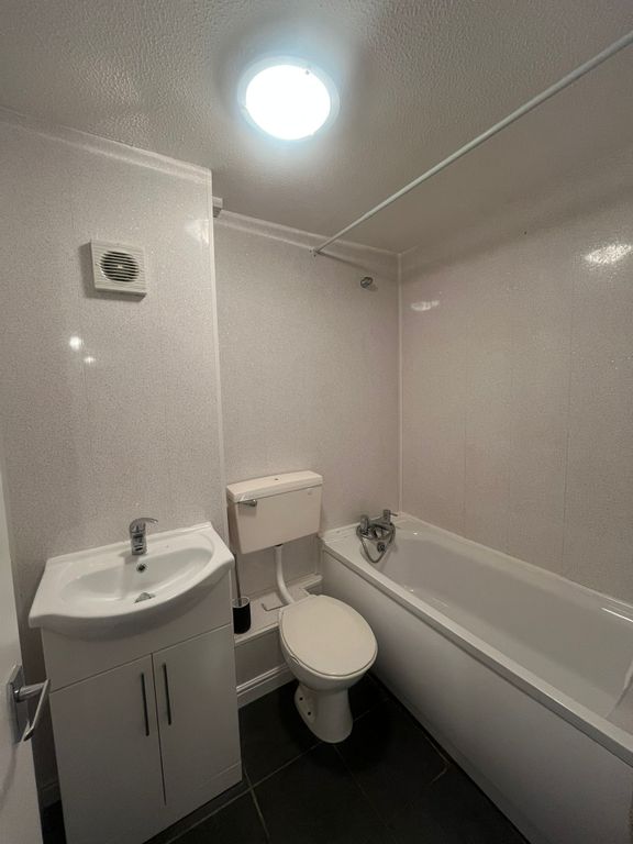 Property photo 2 of 7 Bathroom