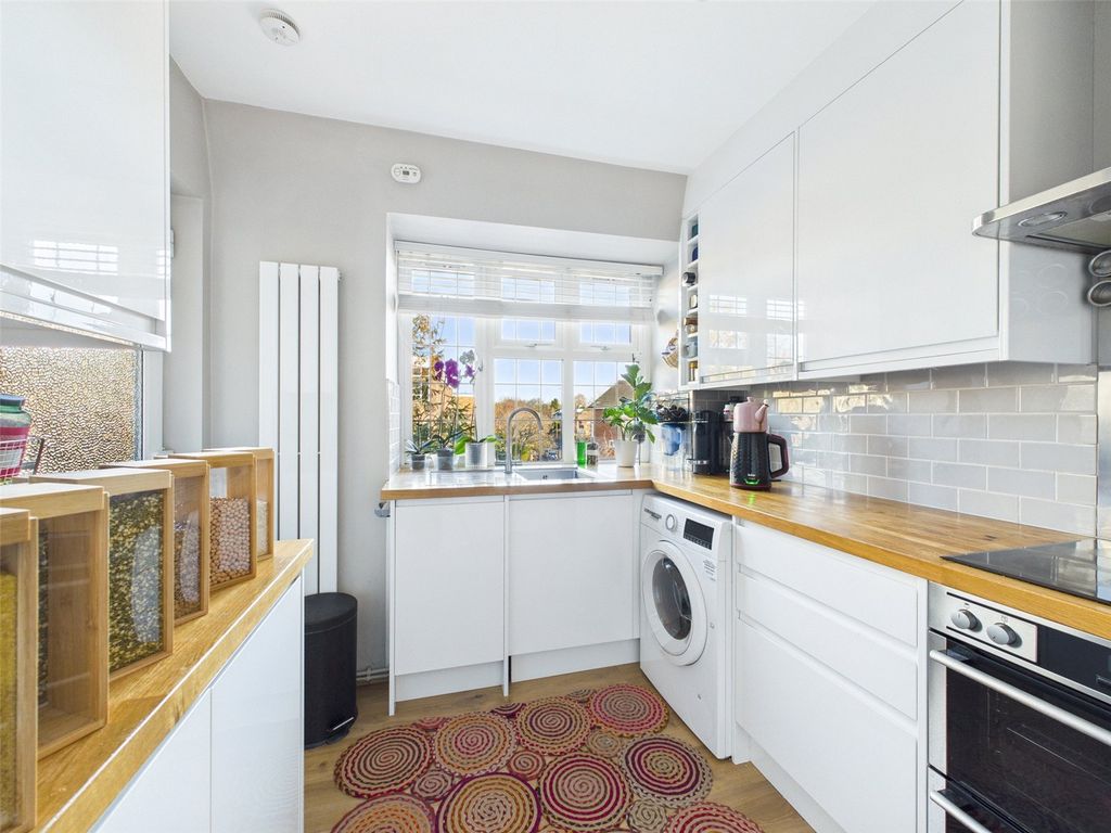 Property photo 3 of 6 Picture No. 11