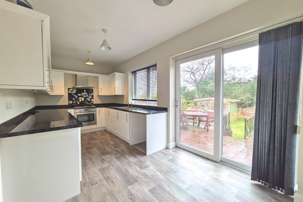 Property photo 3 of 9 Kitchen