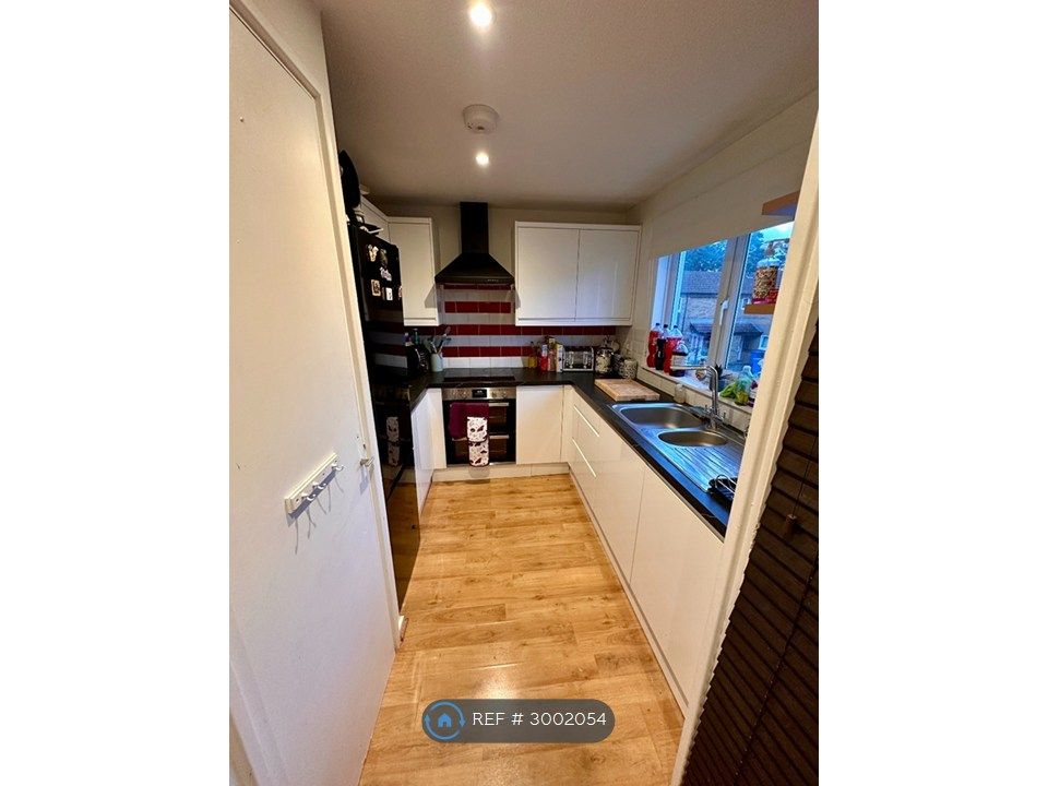 Property photo 2 of 12 Kitchen