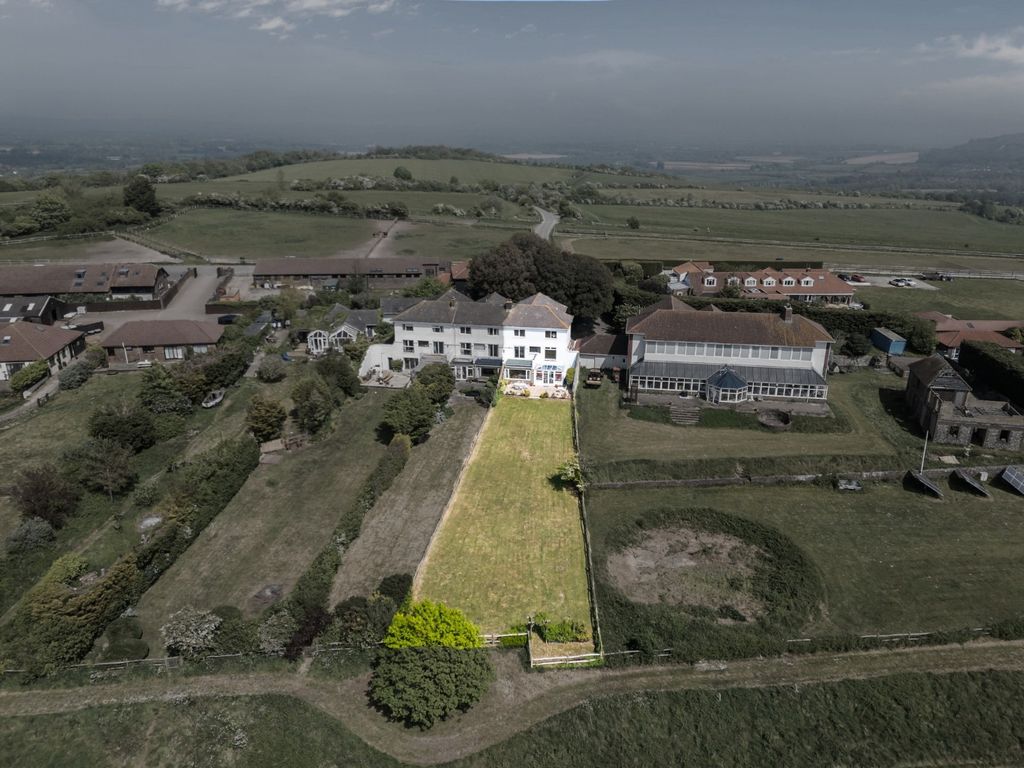 Property photo 2 of 40 4959272