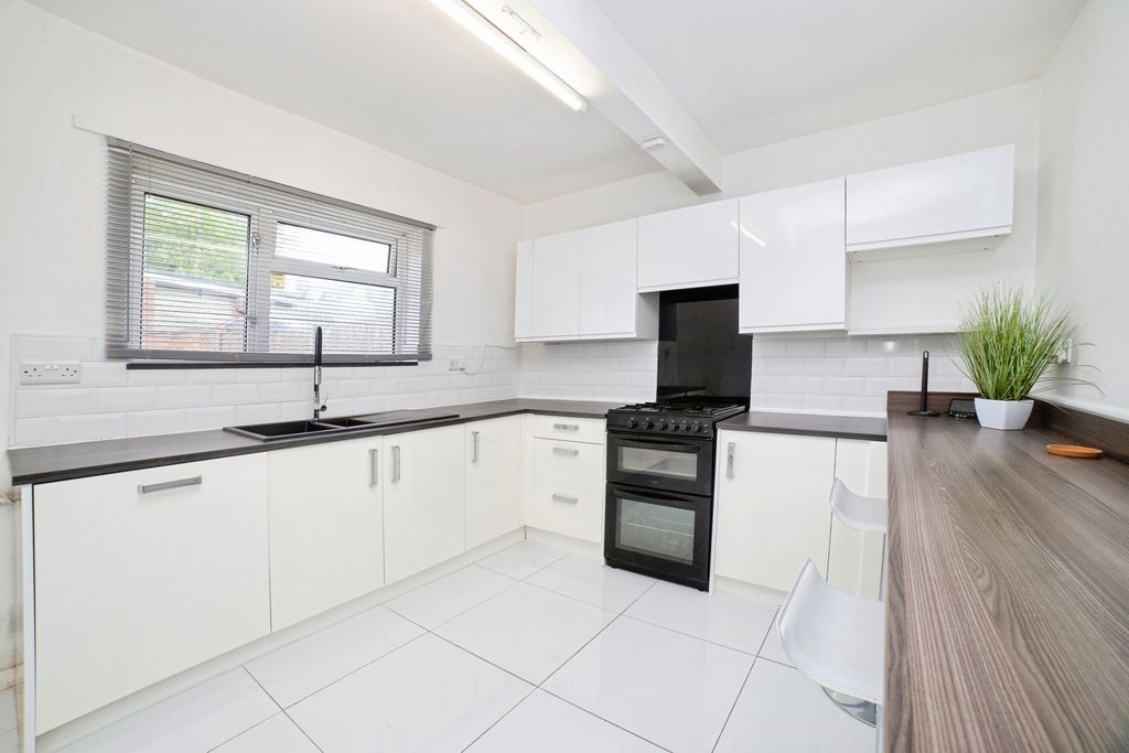 Property photo 3 of 21 Kitchen