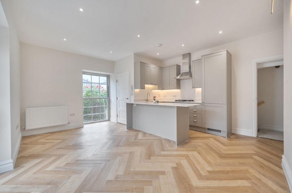 Property photo 2 of 11 1470588-2-6A1Eee5...