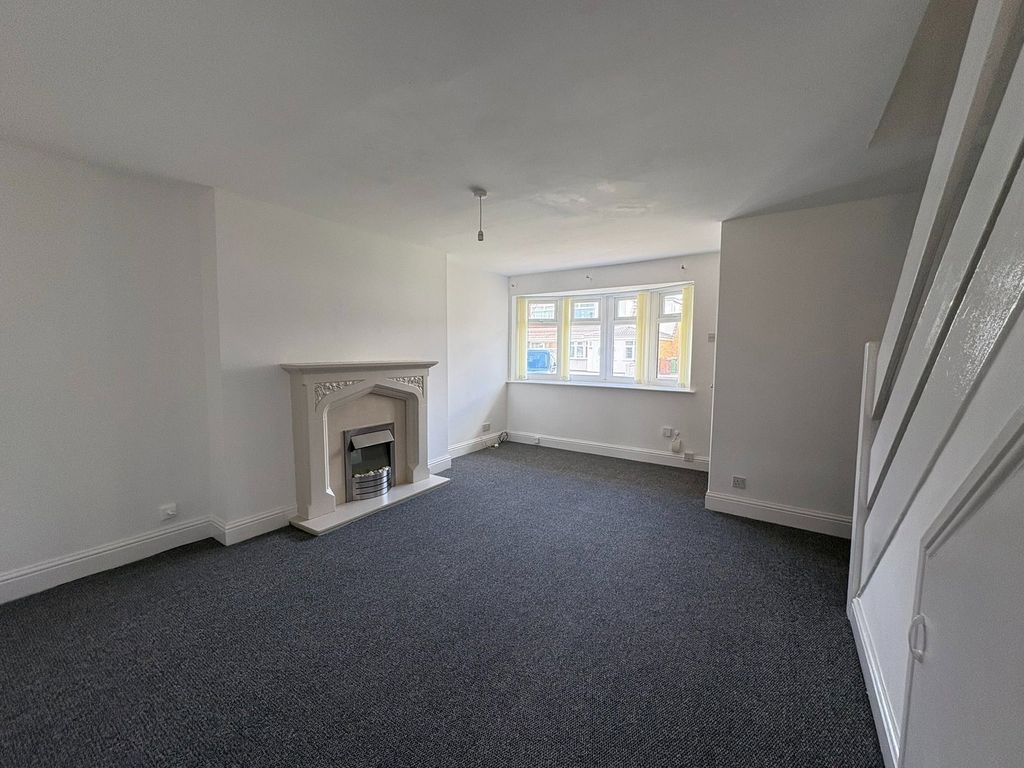 Property photo 2 of 32