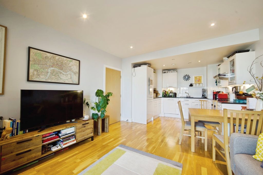 Property photo 2 of 17 Photo