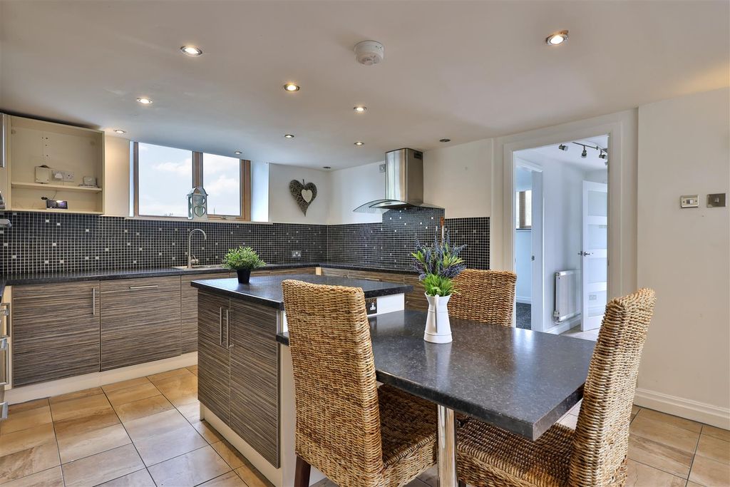 Property photo 3 of 12 14-396A3894.Jpg
