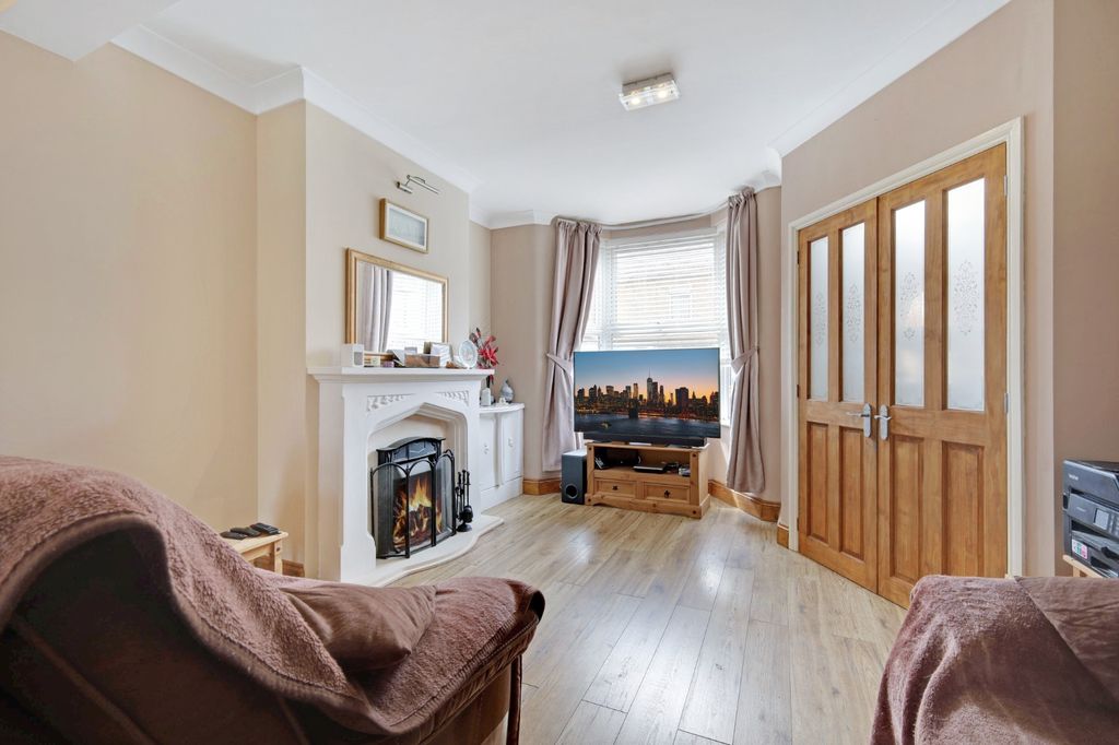 Property photo 2 of 17 5105403