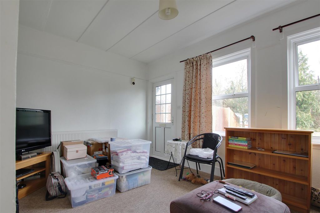 Property photo 2 of 10 Lounge