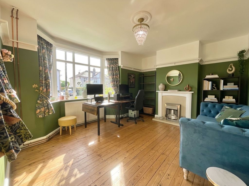 Property photo 3 of 28
