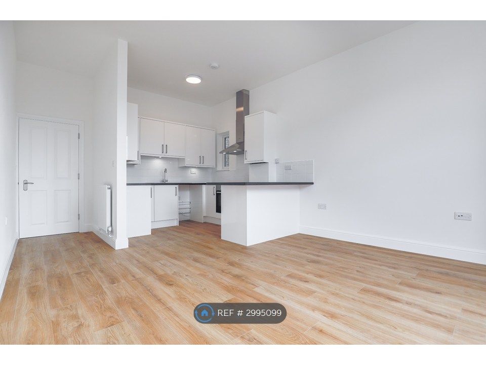 Property photo 1 of 15 Kitchen & Breakfast Bar
