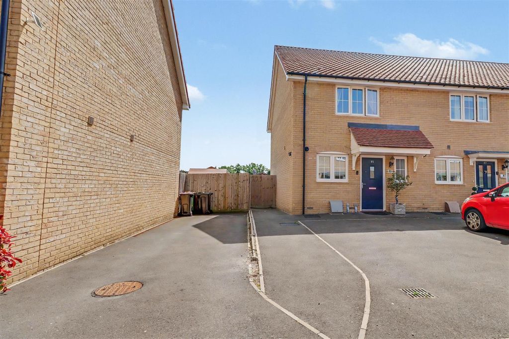 Property photo 1 of 15 85 Andrewes Way Rayleigh-16.Jpg