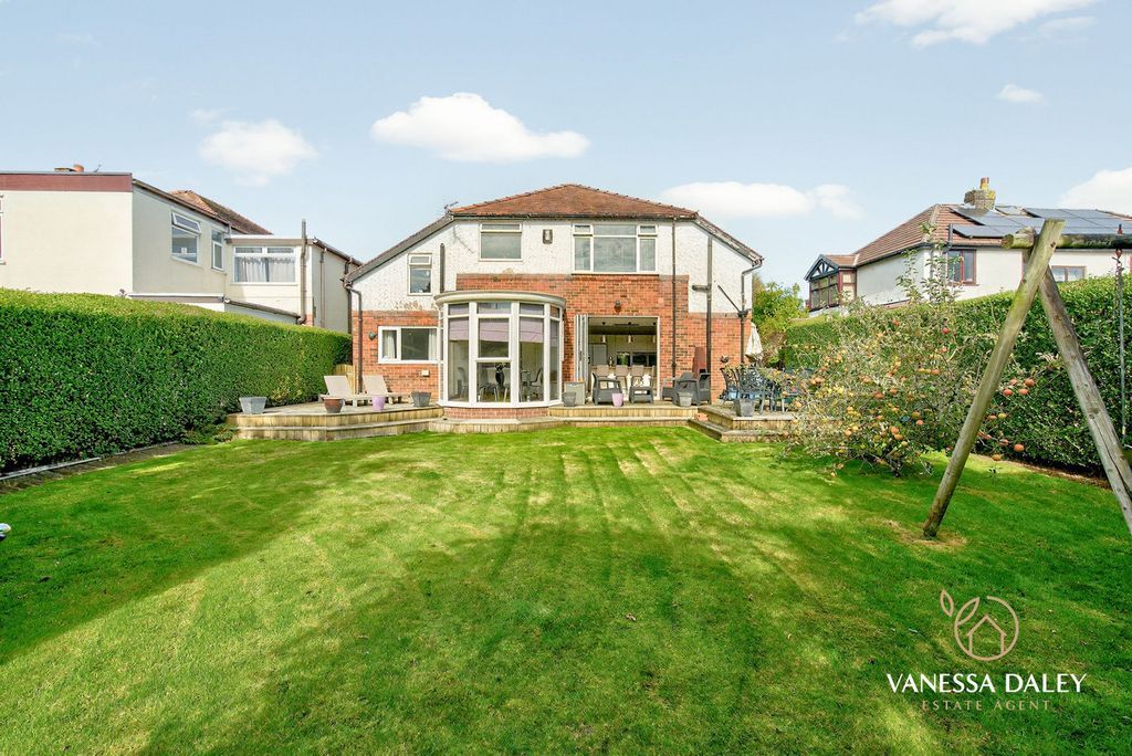 Property photo 1 of 43