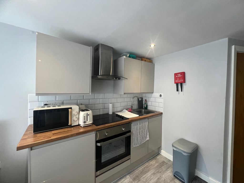 Property photo 3 of 4 9 Iron Gate Kitchen