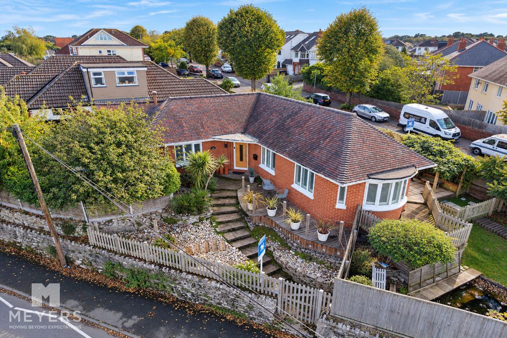 Property photo 1 of 42