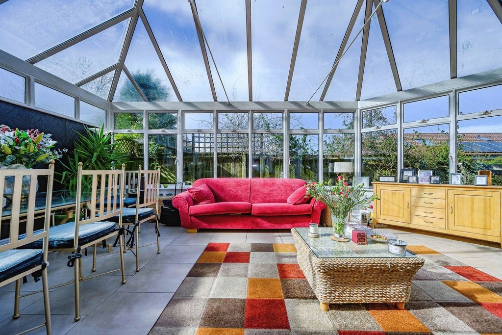 Property photo 2 of 27