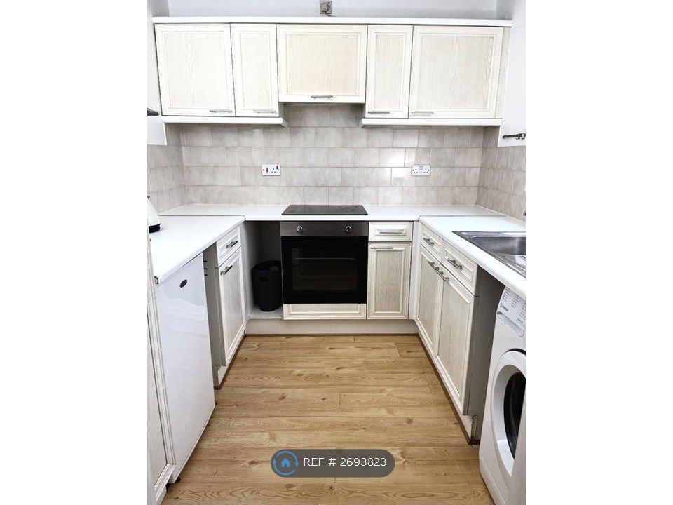 Property photo 3 of 12 Kitchen