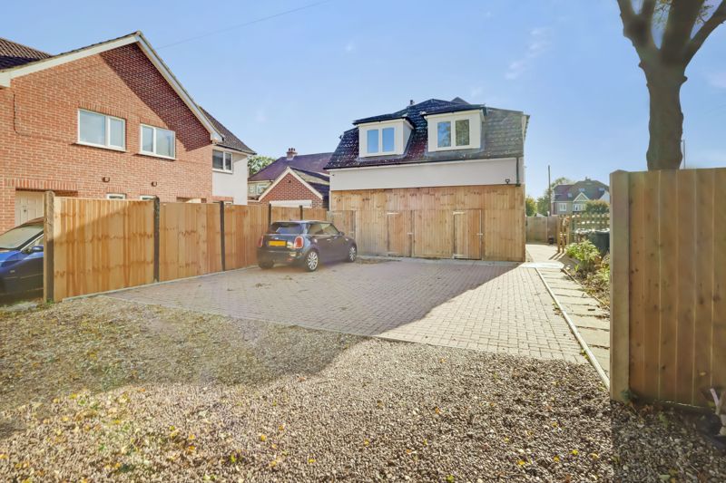 Property photo 1 of 13 Parking