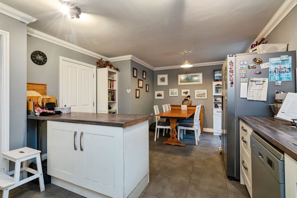 Property photo 3 of 25