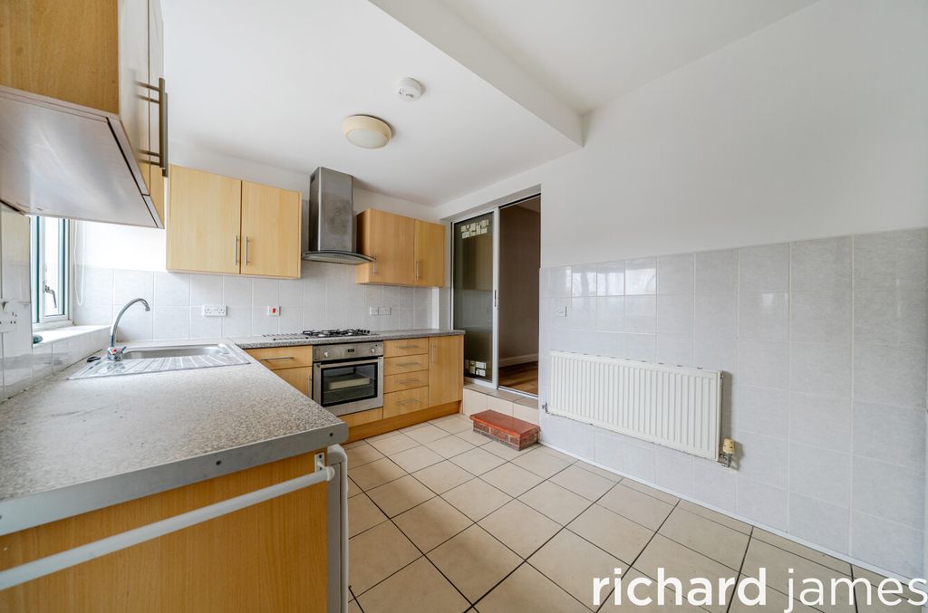 Property photo 2 of 11 47851E76F29242928c7Bf97d2d140E57