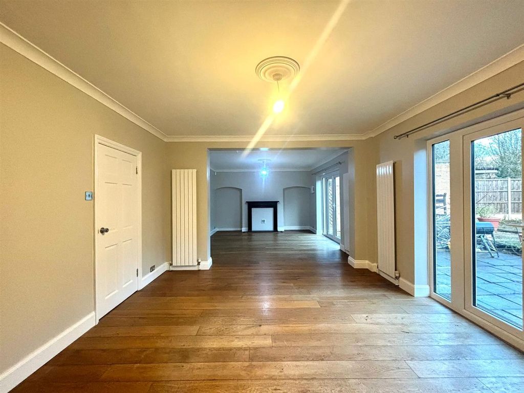 Property photo 2 of 13 Lounge.Jpeg