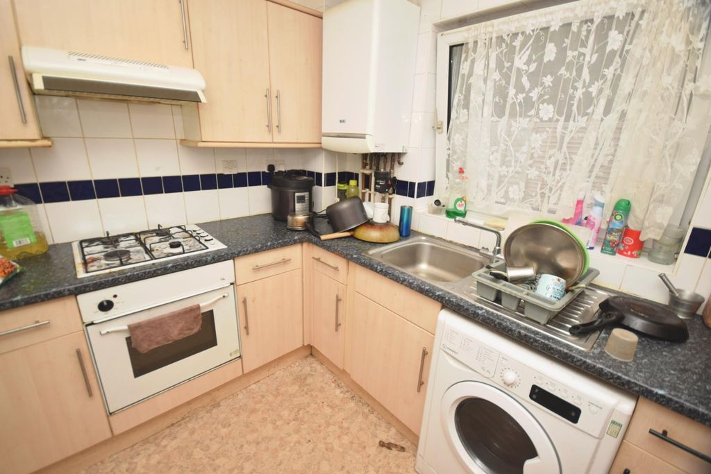 Property photo 3 of 8 Kitchen