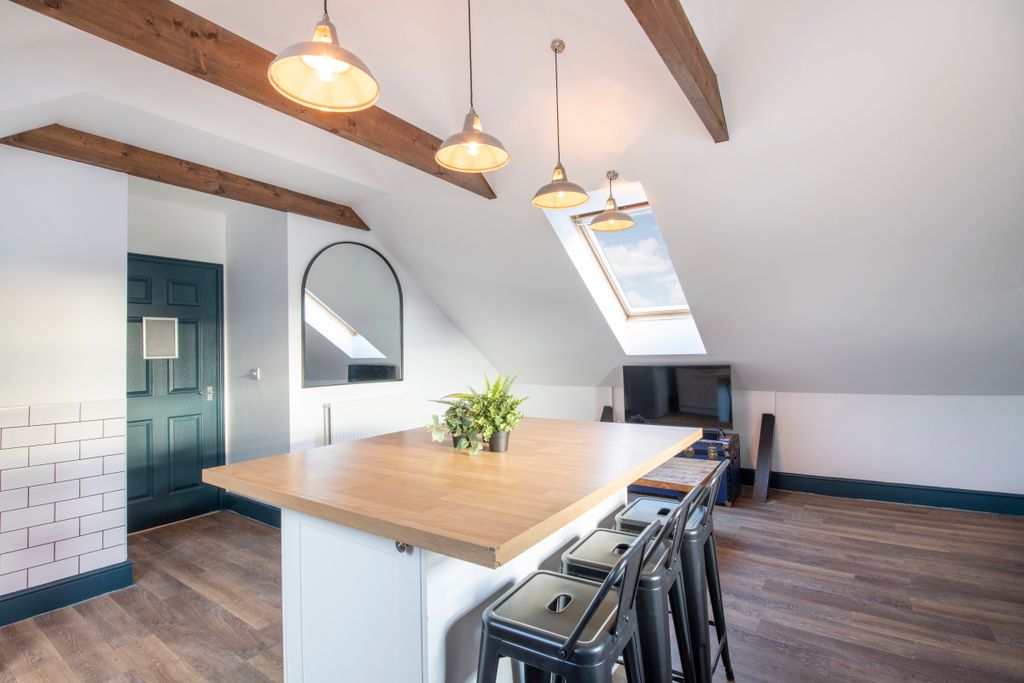 Property photo 1 of 7 Photo 0