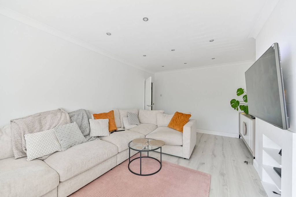 Property photo 3 of 8