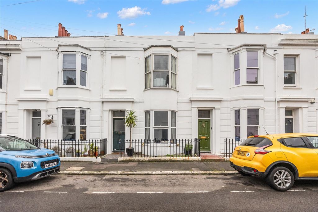 Property photo 1 of 21 External