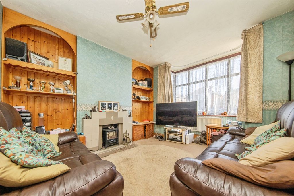 Property photo 2 of 22