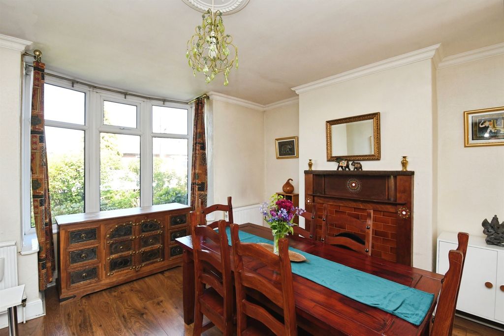 Property photo 3 of 31