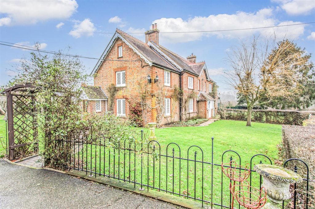 Property photo 2 of 49 35-South Cottage6.Jpg