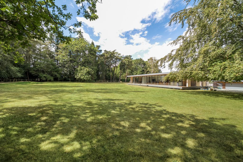 Property photo 2 of 33