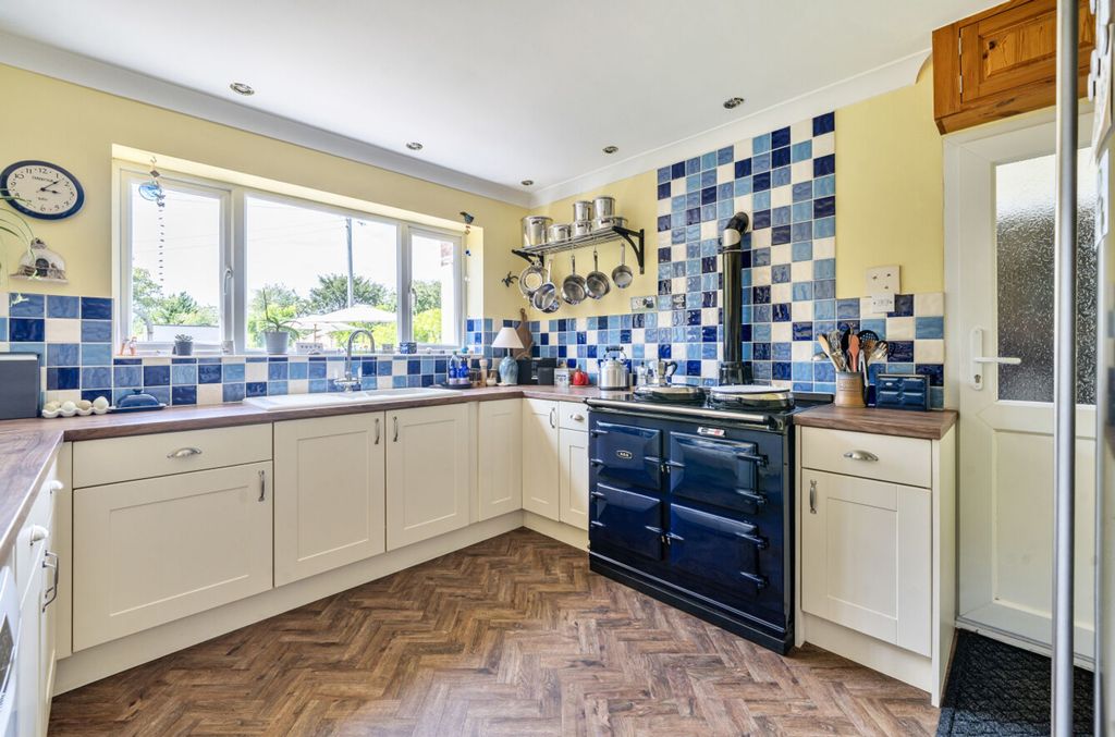 Property photo 3 of 14 Kitchen