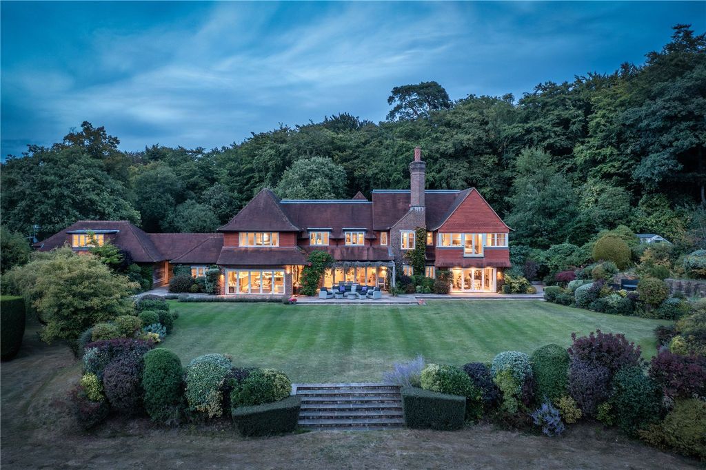 Property photo 3 of 53 House. Partnership