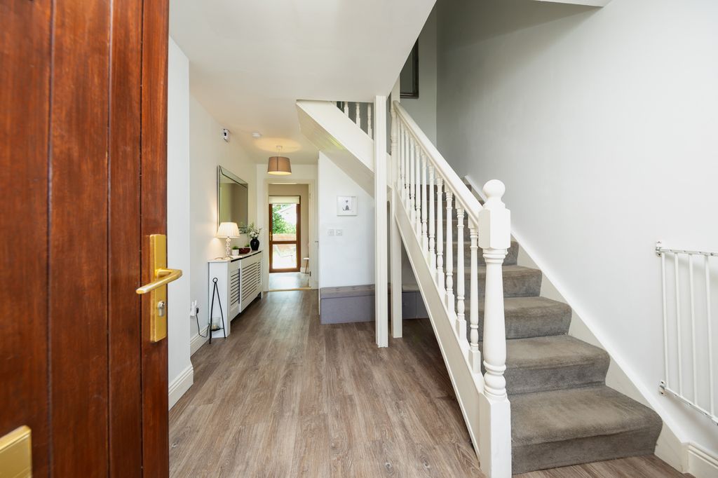 Property photo 2 of 37