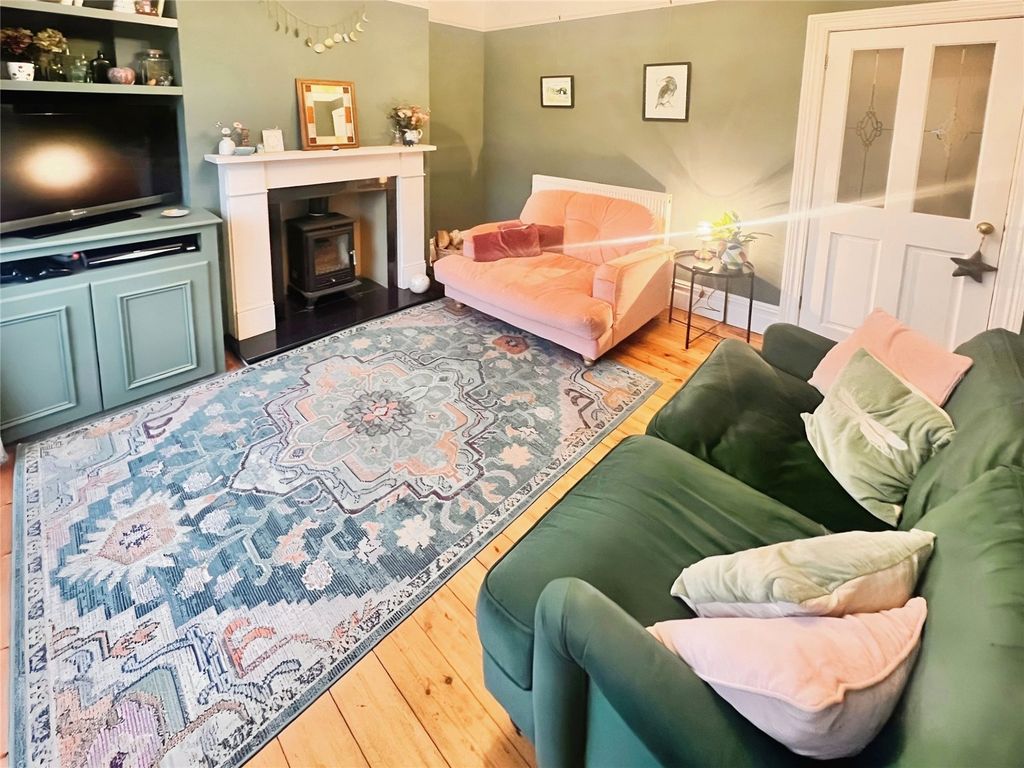 Property photo 3 of 17 Lounge