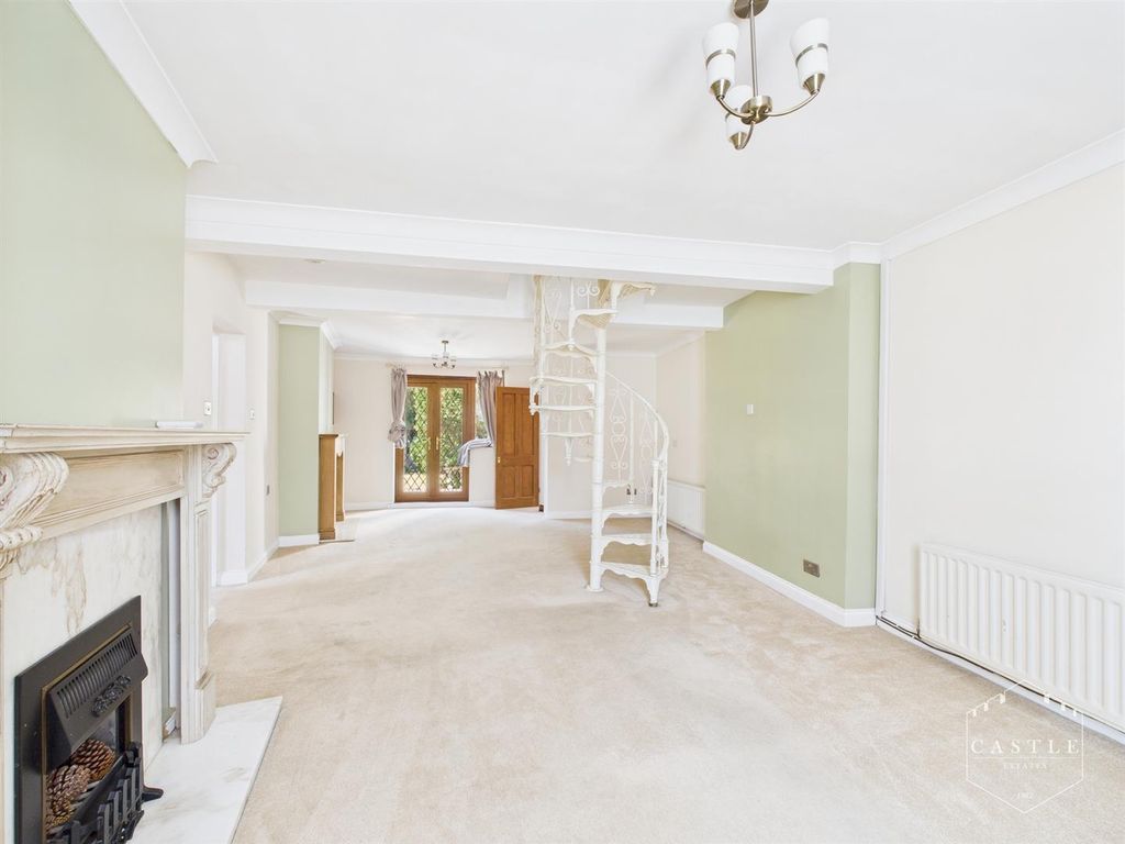Property photo 3 of 16 Lounge/Dining Room