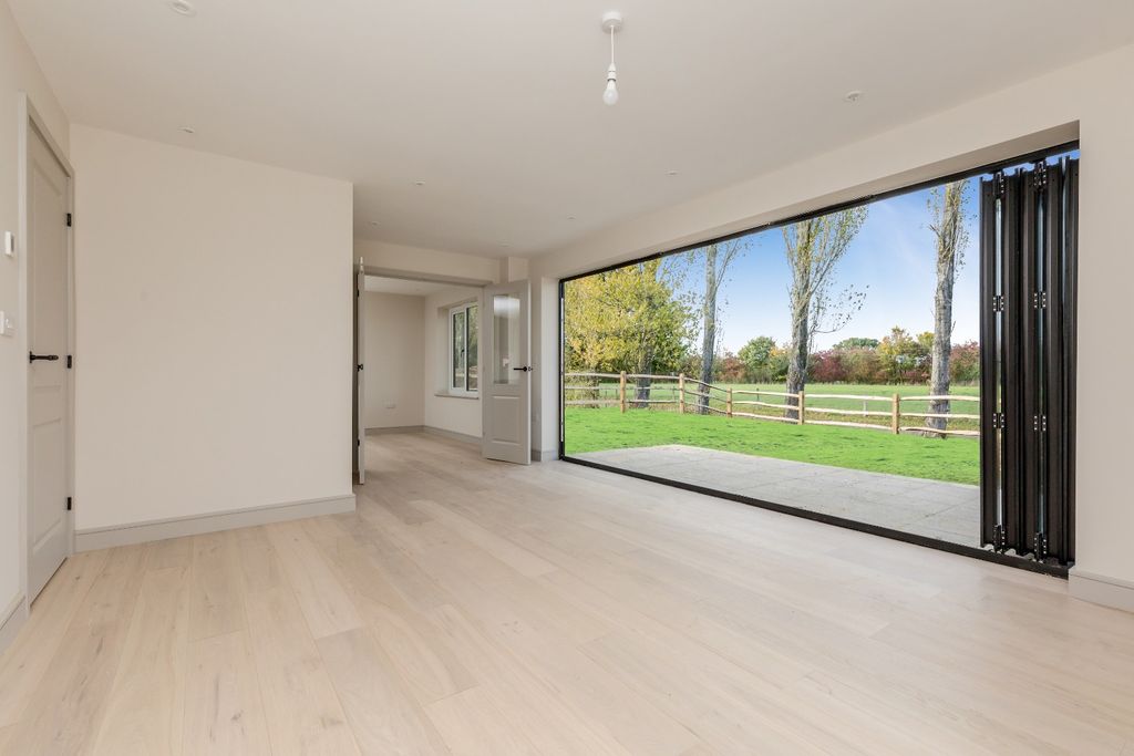 Property photo 2 of 21 2906745