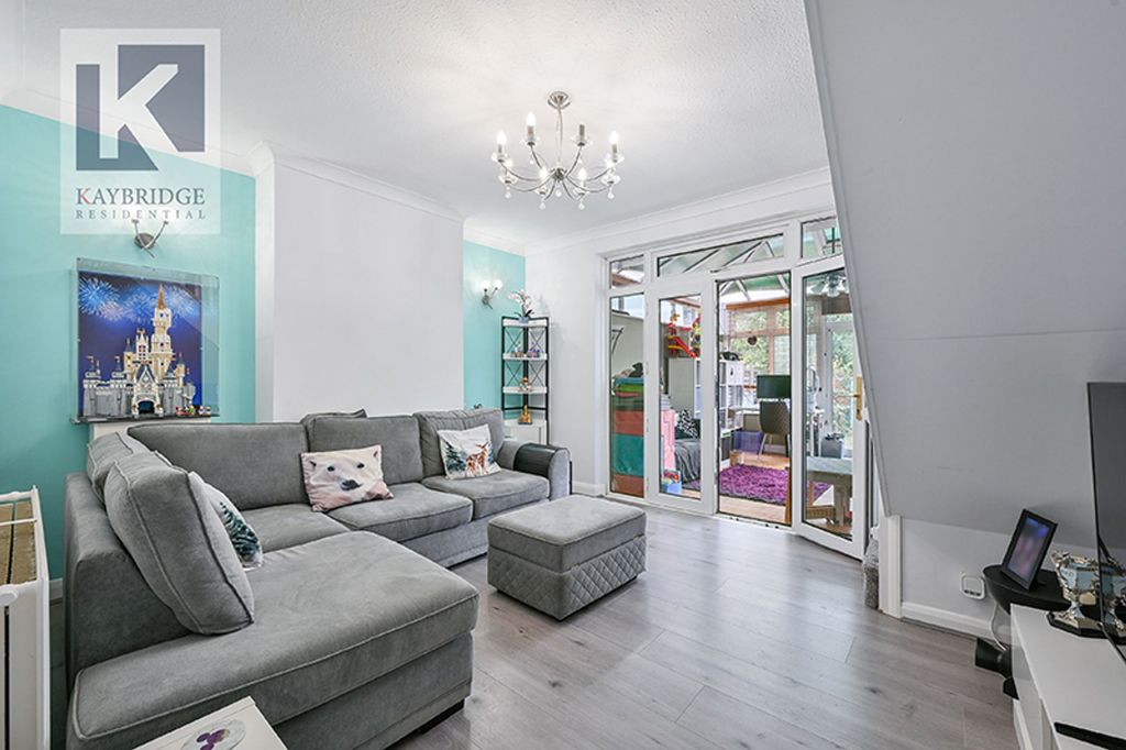 Property photo 2 of 13 Gatley Avenue, Epsom - Kt19 9Nq
