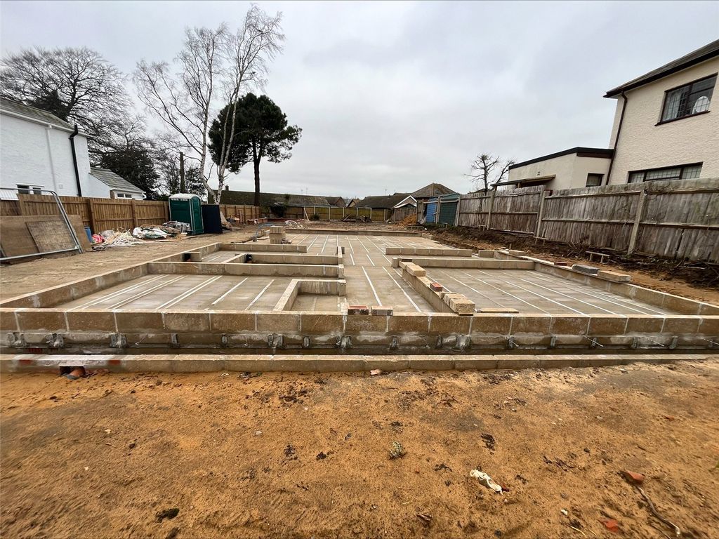 Property photo 2 of 8 Picture 2