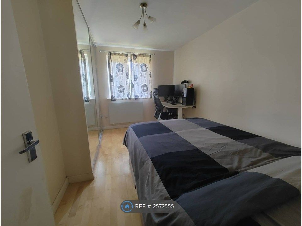 Property photo 2 of 10 Bedroom