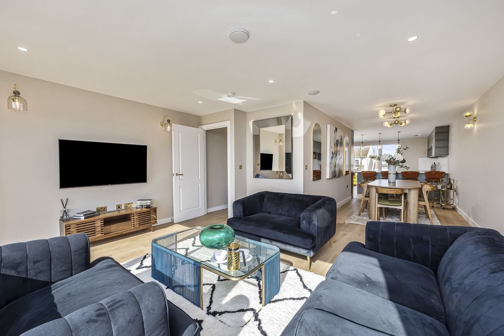 Property photo 3 of 22