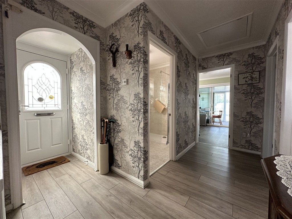 Property photo 3 of 14 Hallway